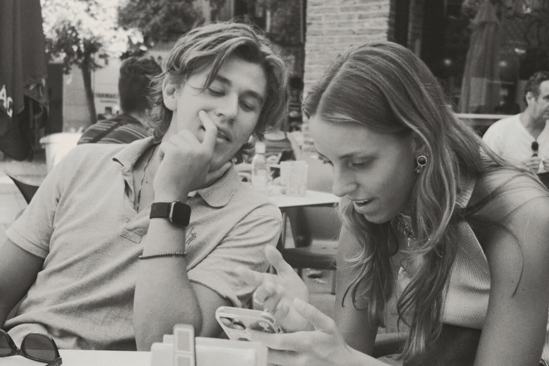 celebrity couple at dinner